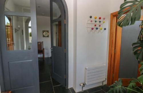 Carew Newton House | Zoar Chapel