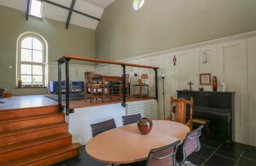 Carew Newton House | Zoar Chapel