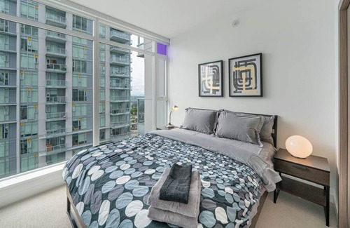 Metrotown Apartment | Zodiac 2BD 2BA + 1Den Metro Palace I
