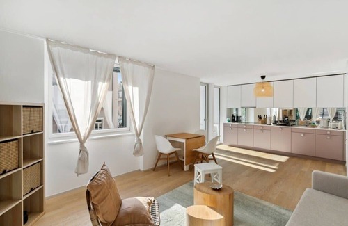 Hottingen Apartment | Zurich Flat: Central & Lake Convenience
