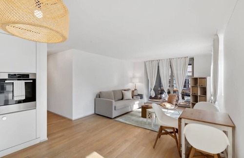 Hottingen Apartment | Zurich Flat: Central & Lake Convenience