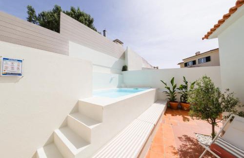 Parede House | Zus House Cozy Family Escape Private Pool 10-min Walk to Beach Near Lisbon & Cascais