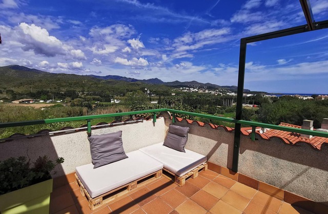 Ático con vistas panorámicas de Llançà y piscina