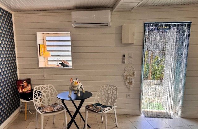 Évation Tropicale : Appartement Neuf Cosy à 100 Mètre de la Plage du Gosier