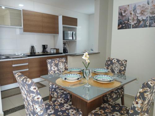 Ótima Localização, com suíte, Garagem coberta