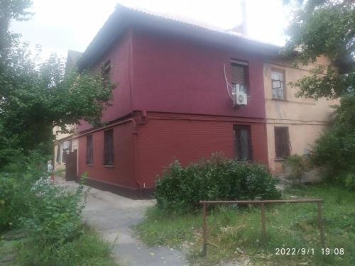 Ваш затишок у двоповерховому будинку у Центрі Міста