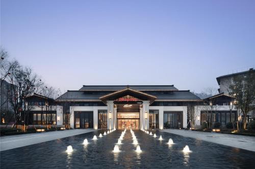 峨眉山景区希尔顿欢朋酒店