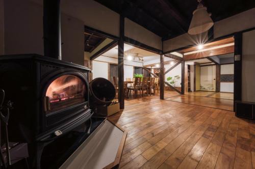 長野岡谷IC 5分,Private traditional Japanese house,貸切古民家,最大9名,ペットOK, 薪ストーブ