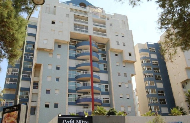 דירת יוקרה מול הים ניצה 8 נתניה in Netanya
