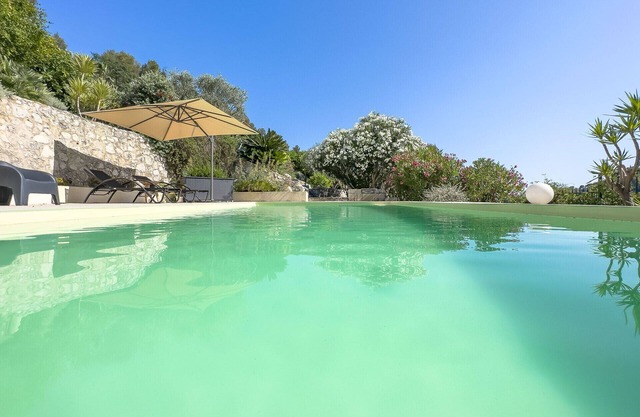 000 Villa Belou