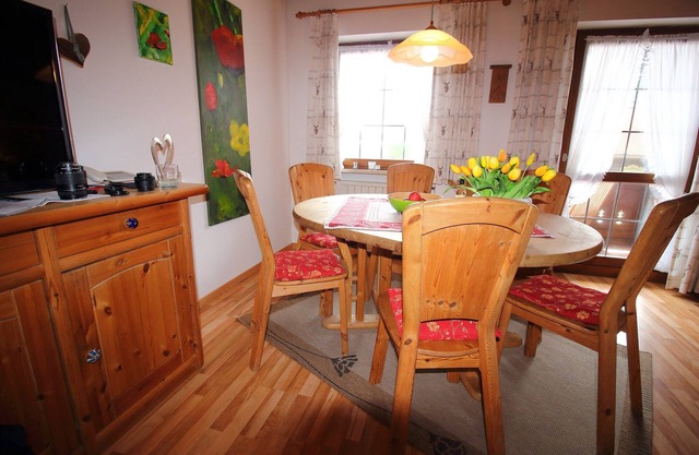 (09) Drei-Raum-Ferienwohnung 60 qm, Dusche/WC, Extra-Schlafzimmer, Küche, Balkon