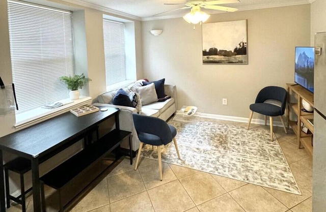 1/1 Villa, 0.4 From Stadium, Toomers, shops and dining