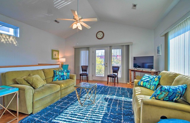 1/2 Mi to Riverwalk! Historic Dtwn Southport Condo