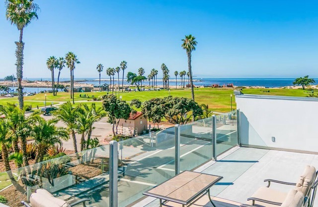 1-2 Min Walk To Beach, Ocean Views W/Rooftop Deck