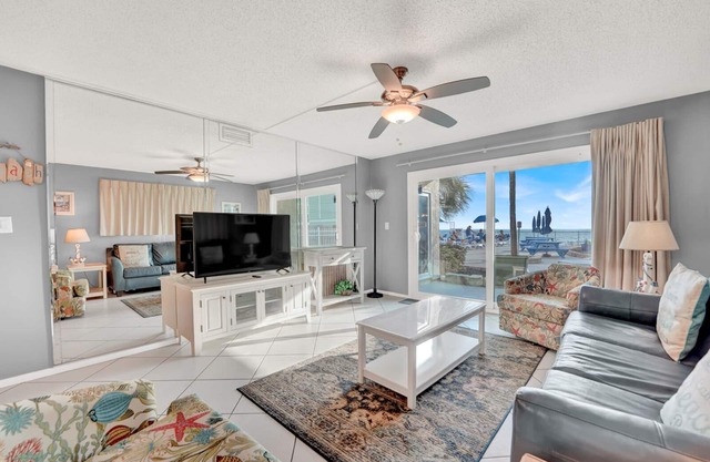 1 Bd/Ba Deluxe Gulf Front, Steps to Beach; Pool! Sleeps 4! First Floor Condo