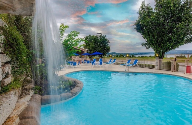 1 BDRM DELUXE, LAKE VIEW AT WESTGATE BRANSON LAKES RESORT, TONS OF AMENITIES