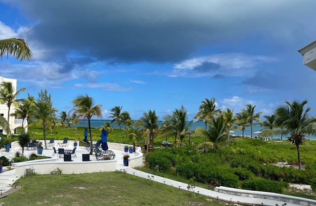 1 bdrm second floor , views pool hot tub private beach spacious newly renovated