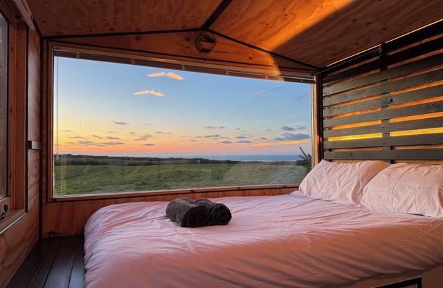 1 Bed Cabin - Sleeps 2 - Pets - Garden - Parking