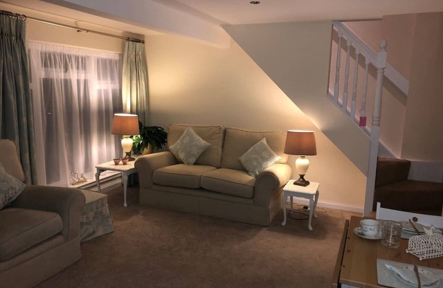1 Bed House - Central, Free Parking, Wifi