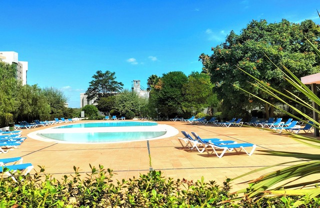 1-bedr. Lisbon-center, AC, swimming pool, garden, 1 free parking space