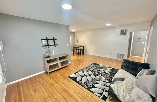1-bedroom 1 bathroom apartment in awesome, safe, quiet