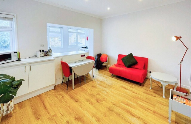 1 bedroom accommodation in Leigh-on-Sea