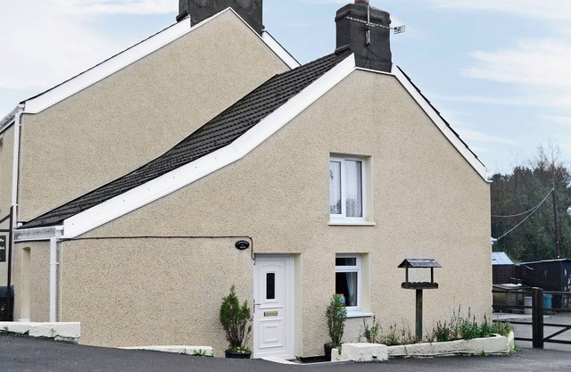 1 bedroom accommodation in Cross Hands, near Carmarthen
