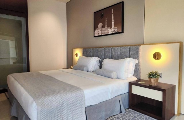1 Bedroom Apartment Near WTC Metro Station