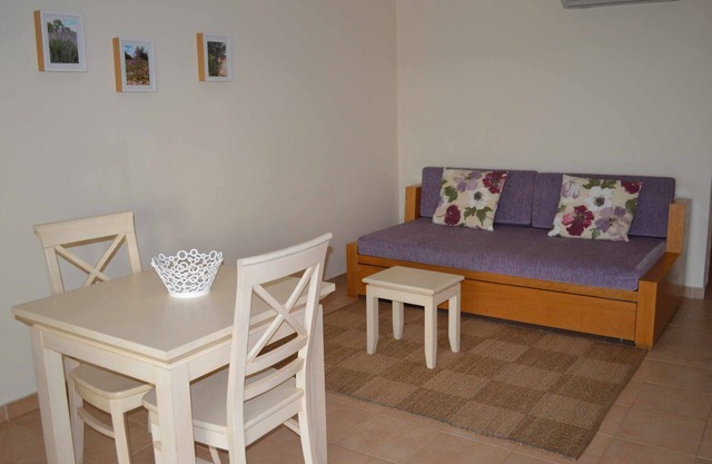 1-Bedroom Apt. (2 adults + 2) - Pool View