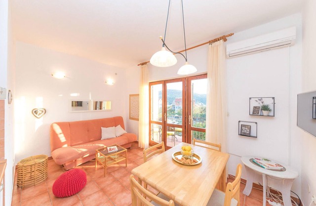 1 bedroom awesome apartment in Vinisce