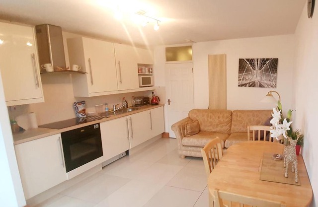 1 bedroom flat near Clapham Junction (Zone 2)
