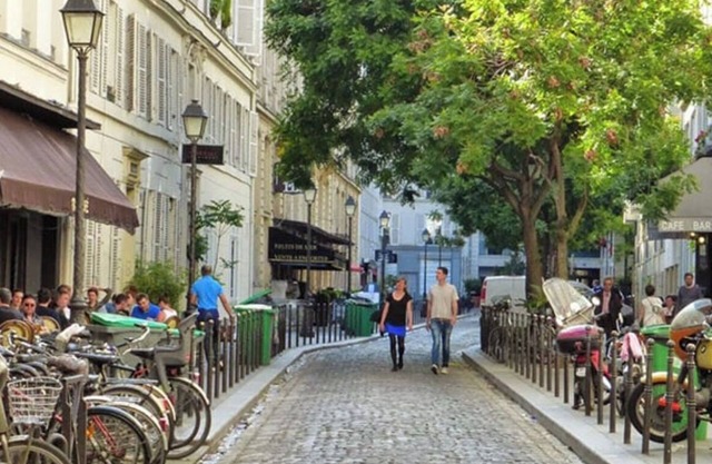 1 bedroom in 2nd-Rue Saint Denis