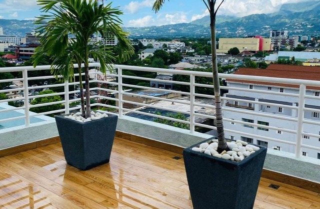 1 Bedroom Mountain Retreat New Kingston