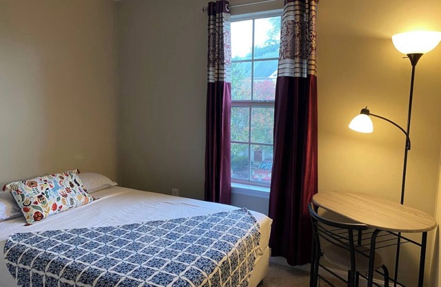 1 bedroom+private bath+free parking+wifi
