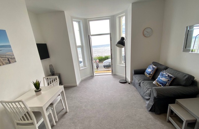 1 Bedroom sea view Apartment with balcony