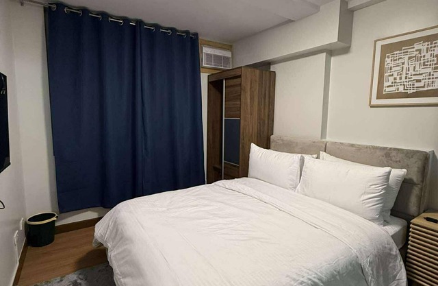 1 BR- MARTEL 712