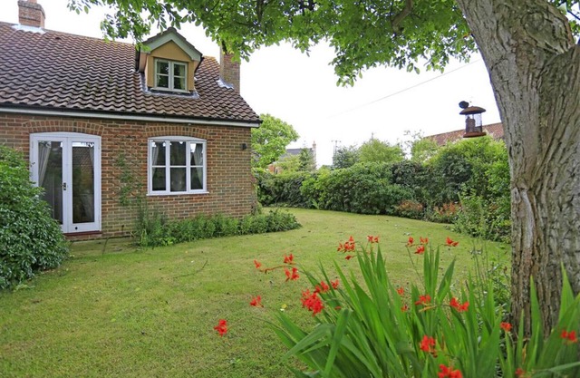 1 Chequers Row - Two Bedroom House, Sleeps 4
