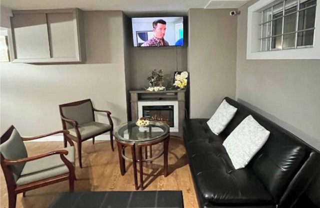 #1-Ellegant Room in a quiet and nice home to stay in West Edmonton Area