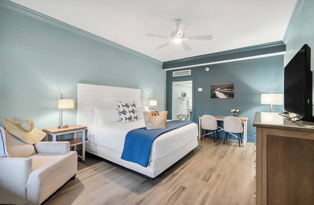1 King Bed/Just Steps from the Beach!