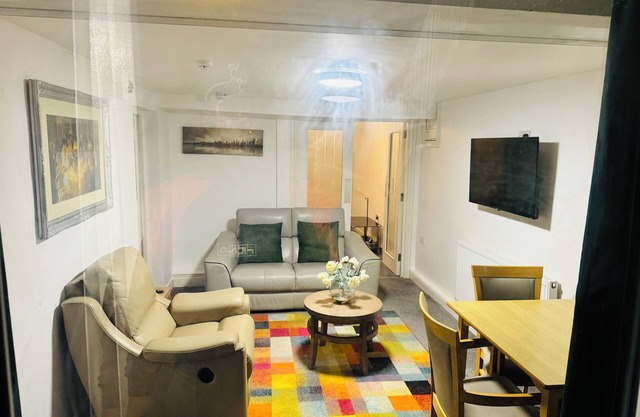 1 Luxe Bed Apt GView Derby City n