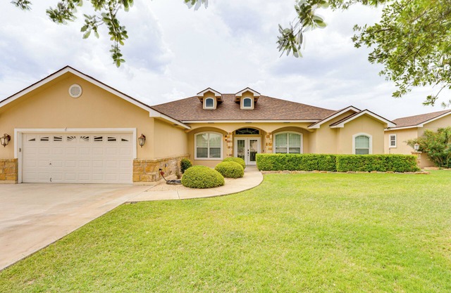 1 Mi From Lake: Pet-Friendly Del Rio Gem