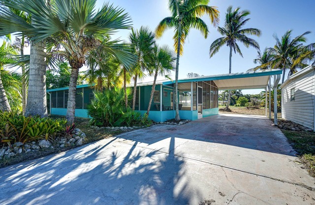 1 Mi to Boat Ramp: Bokeelia Home w/Screened Patio