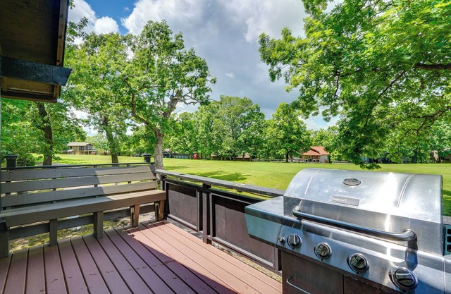 1 Mi to Margaritaville Resort: Cottage w/Fire Pit