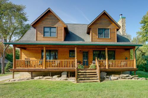 1 Mi to Public Beach Port Austin Cabin with Hot Tub