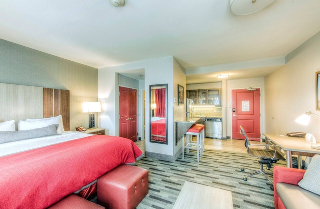 1 Mile from The Ohio State University | Heated Indoor Pool + 24 Hour Business Center