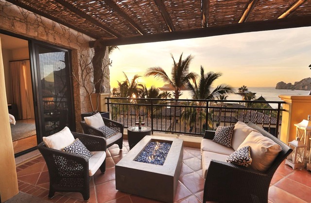 1 NIGHT FREE Luxury 4 BD Oceanview Cabo Condo in Resort, 5-Star Service
