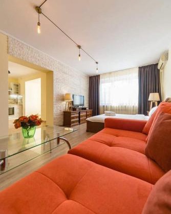 1 room 65m2 center of Obolon near River side.