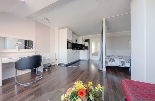 1-room apartment directly on the beach promenade with sea view and beach chair