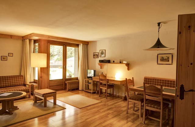 1-room flat with garden view on the 1st floor