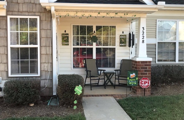 1 Story Townhome in Rock Hill, close to Charlotte, Lake Wylie, Carowinds & I-77.